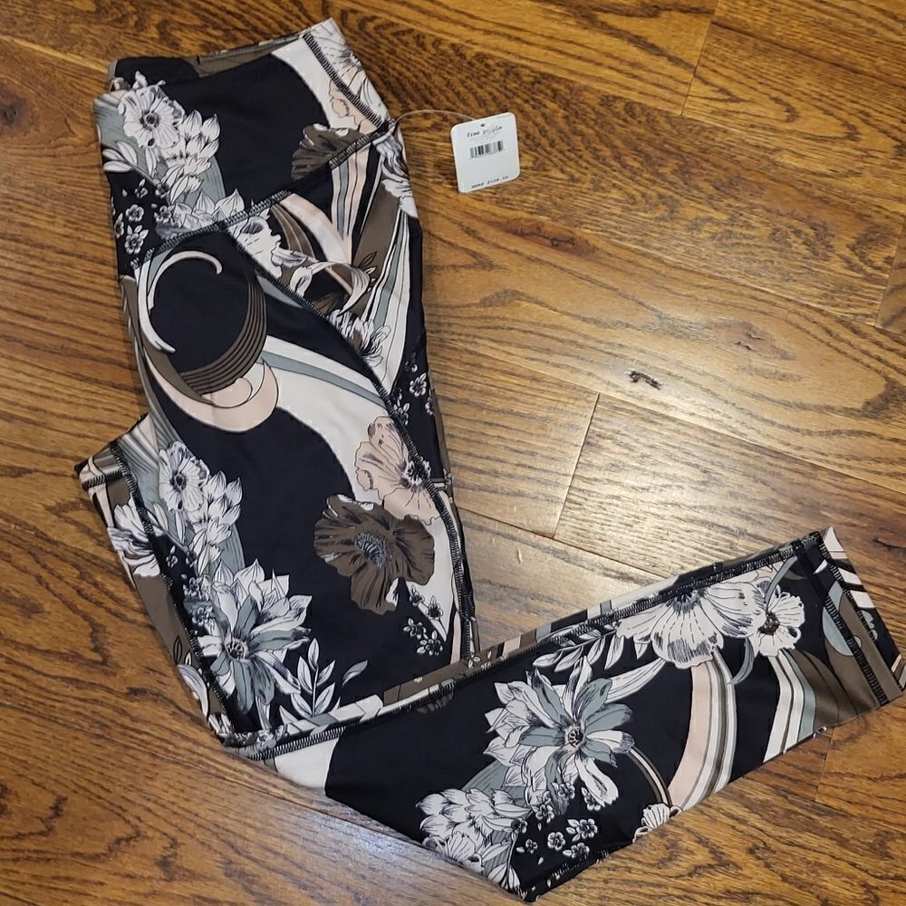 Free People Wave Crush Leggings Black Combo Small Floral - Picture 5 of 6